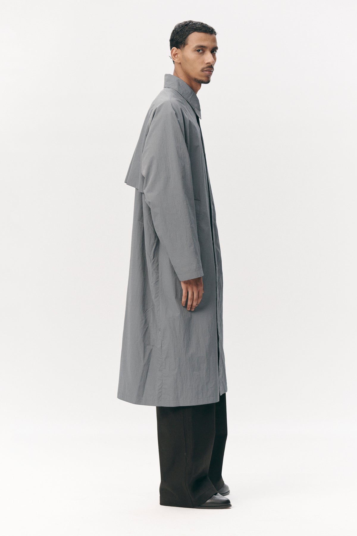 LONG COACH CRINCLE NYLON SS26 GREY BLUE