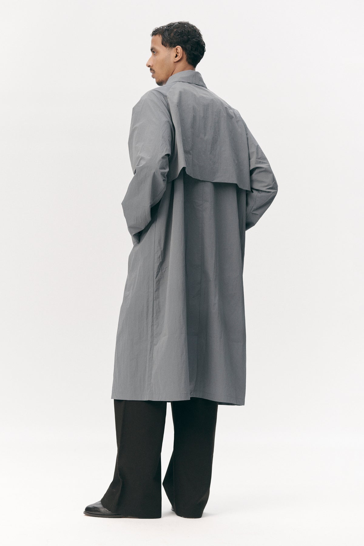 LONG COACH CRINCLE NYLON SS26 GREY BLUE