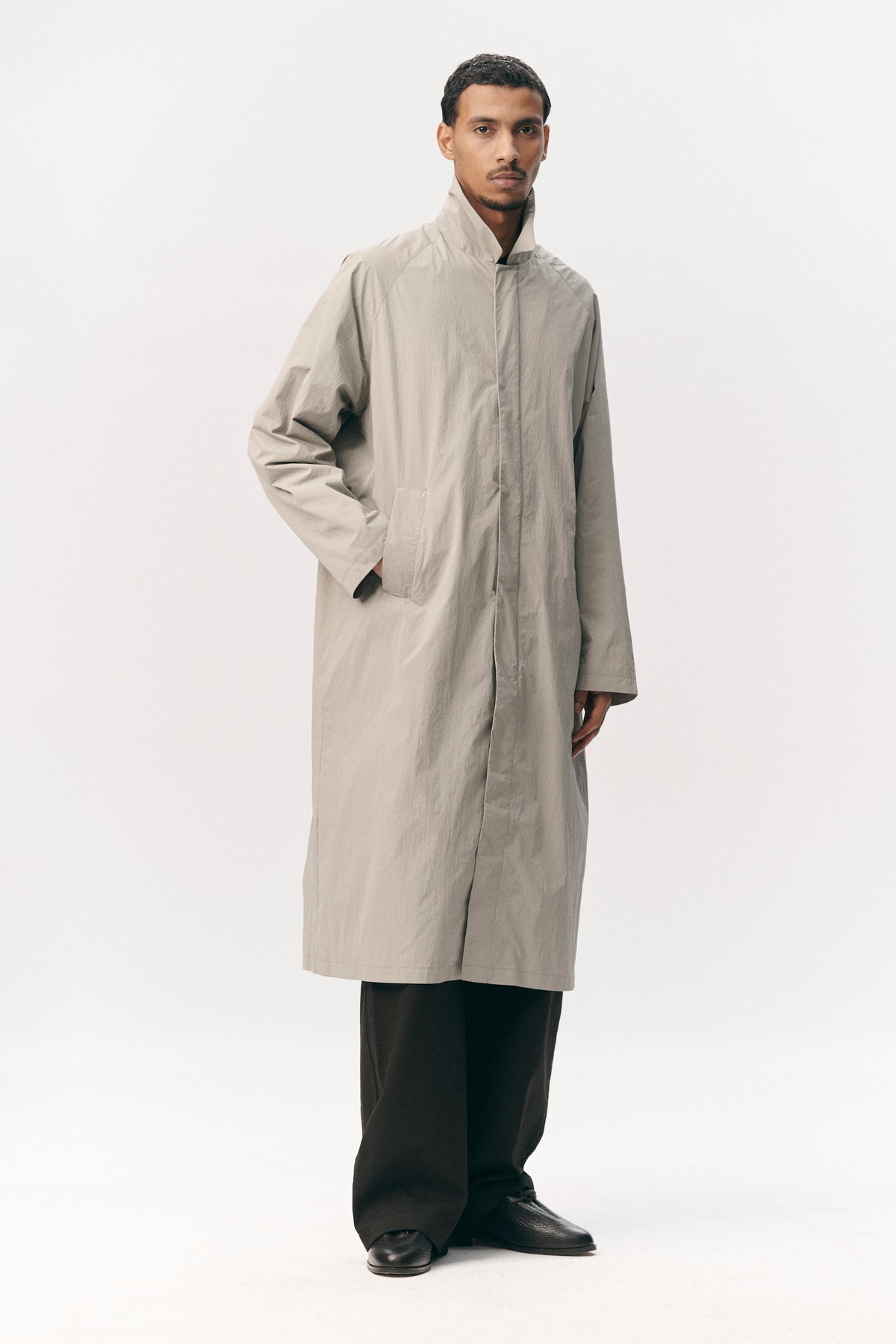 LONG COACH CRINCLE NYLON SS26 SAGE